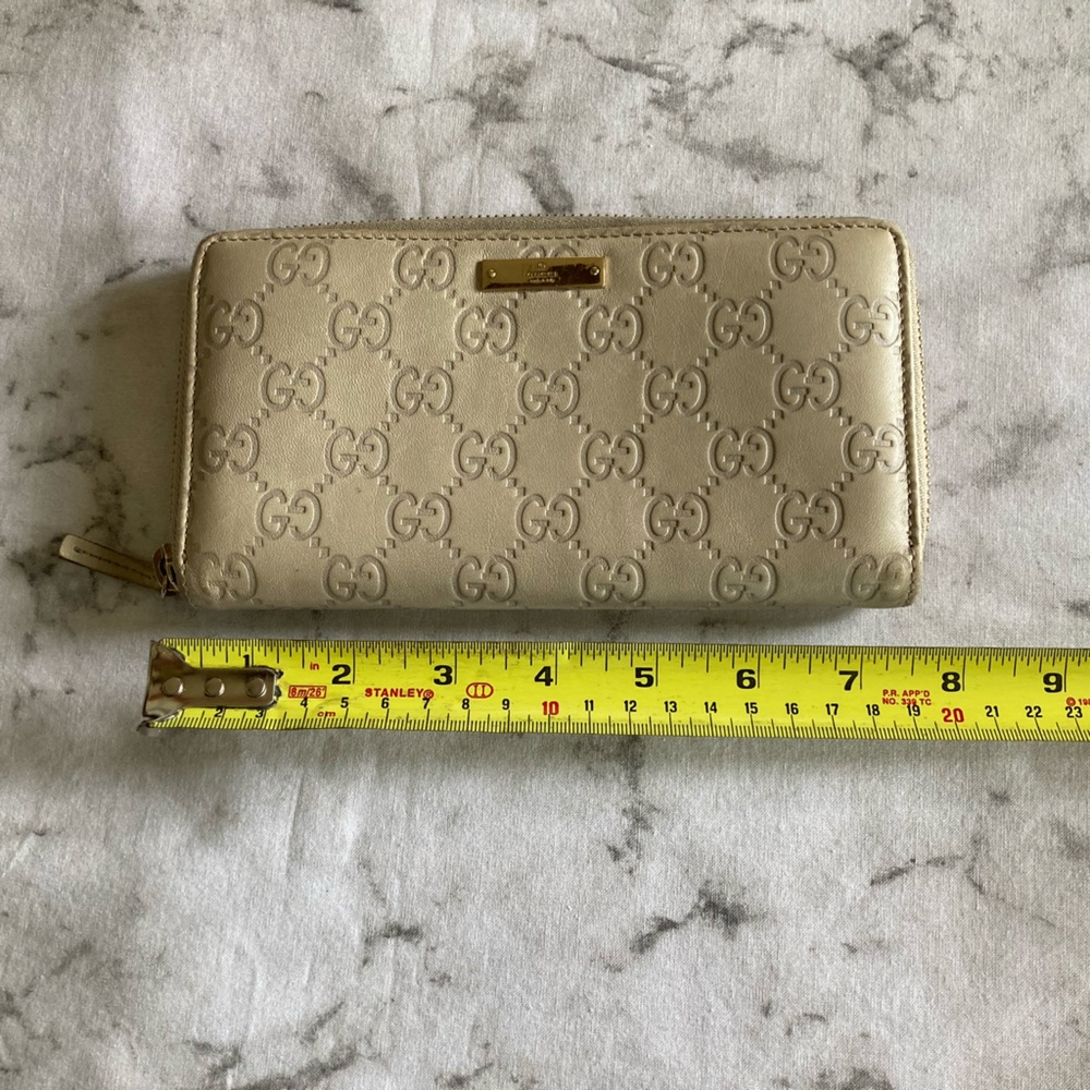 Gucci bone color GG embossed zip around wallet - Picture 2 of 8